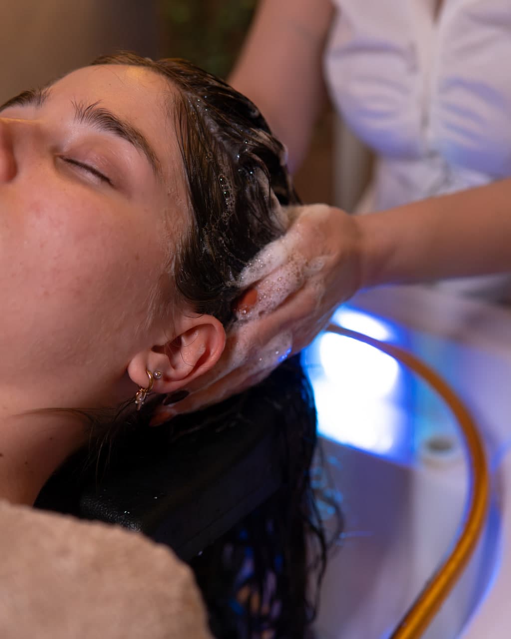 Relaxing head spa massage during scalp treatment in Budapest